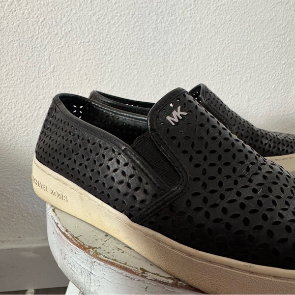 Michael Kors Olivia Perforated Leather Slip-On Minimalist 8.5 Casual Chic - Picture 9 of 12
